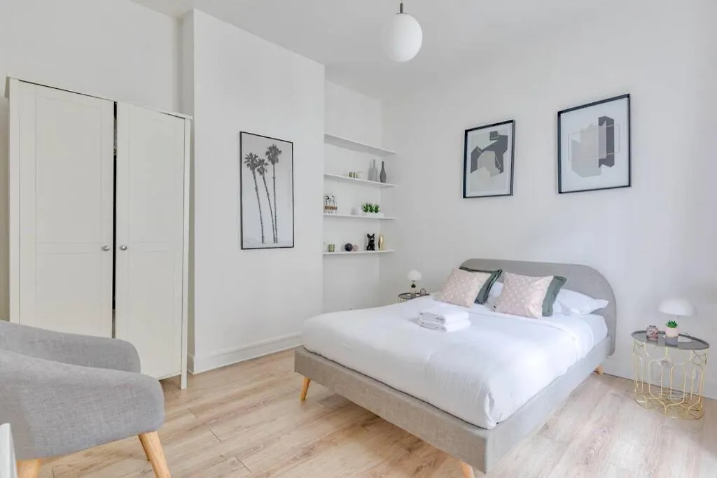 Splendide Appartement 10 Min Du Parc Monceau - 4P Paříž Apartmán